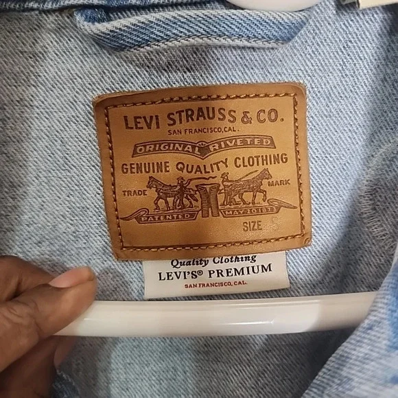 Levis 90s Patchwork Truckers Jacket. Size small - Picture 8 of 12